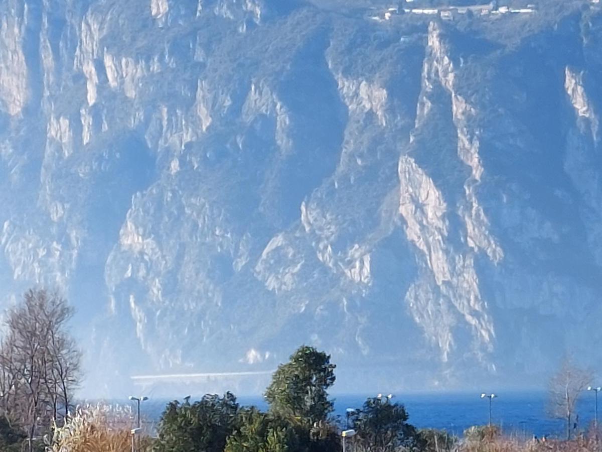 La bougainville - luxury apartment Torbole Sul Garda Extérieur photo